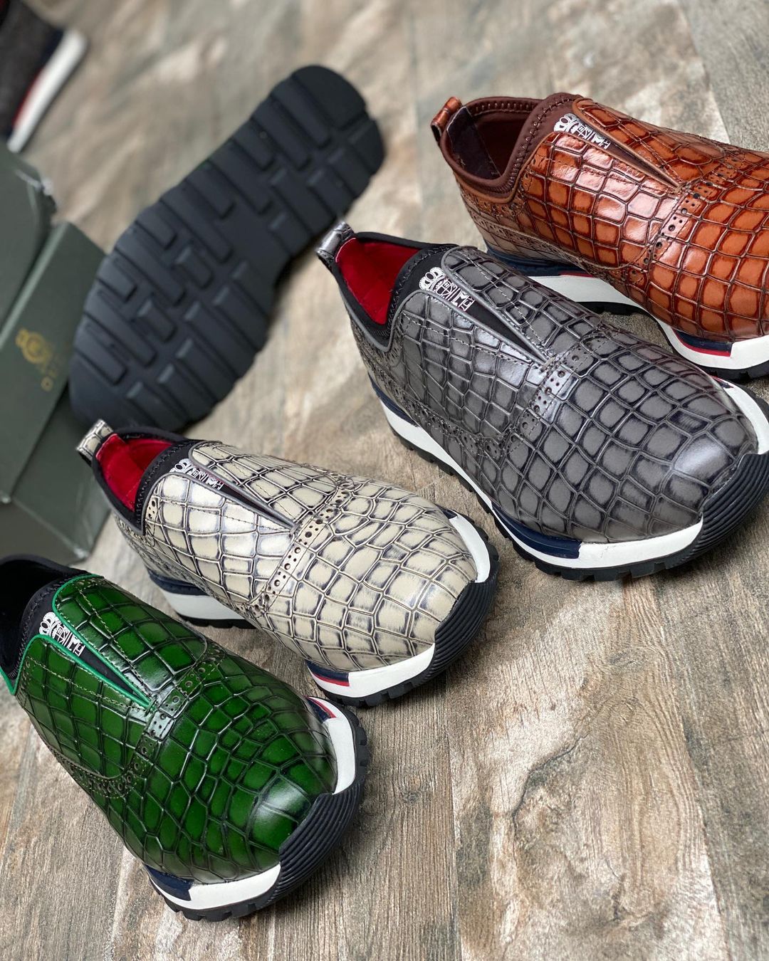 CROC PRINT SPORTS SHOE