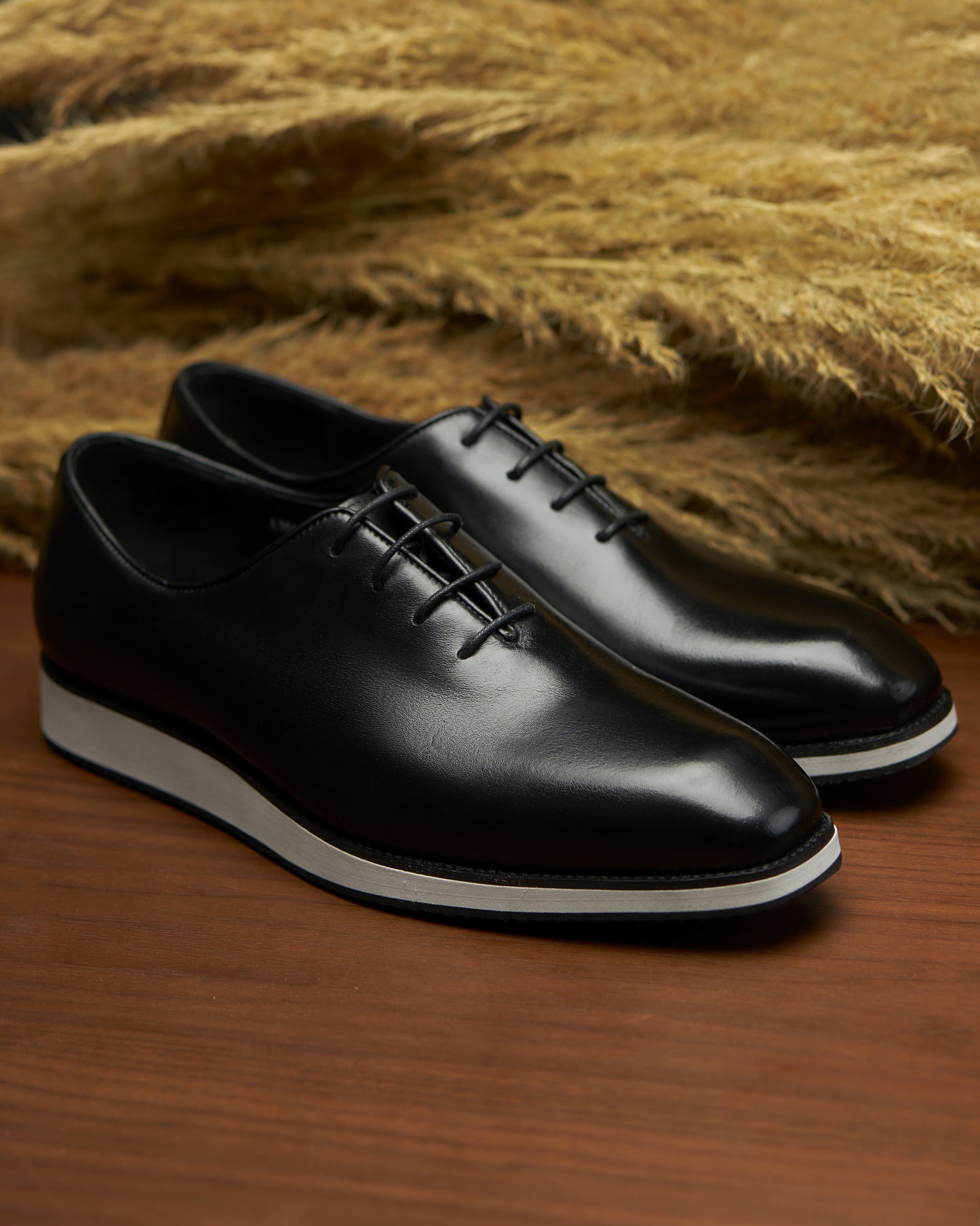 PLAIN WHOLECUT LACE-UP